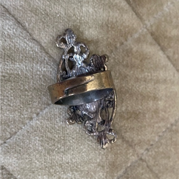 Gorgeous jewelled ring adjustable - Picture 2 of 4